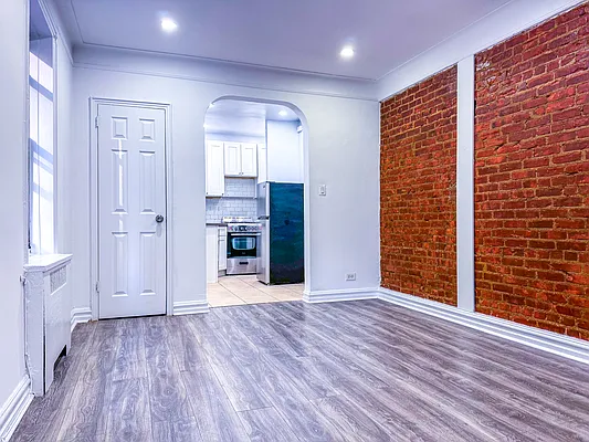 Rented by Gravity Real Estate Advisors | media 48