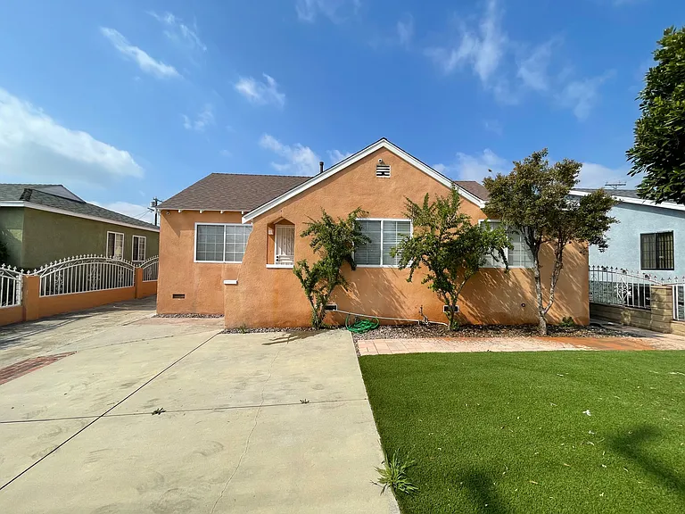 7449 Tujunga Ave — Photo 16