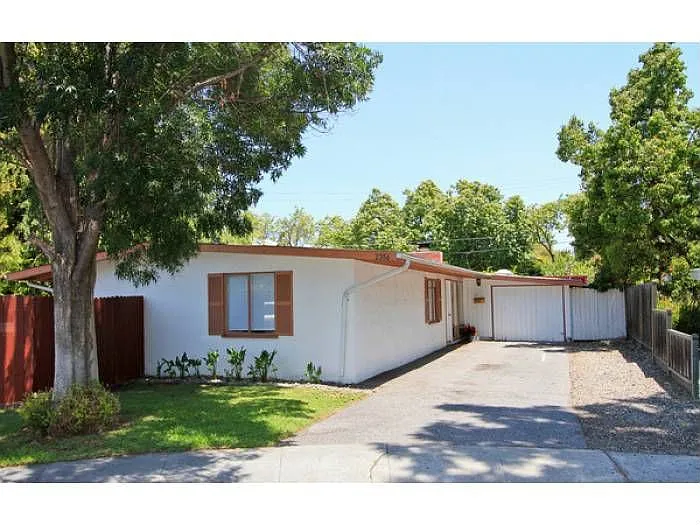 2356 Laura Ln photo 1
