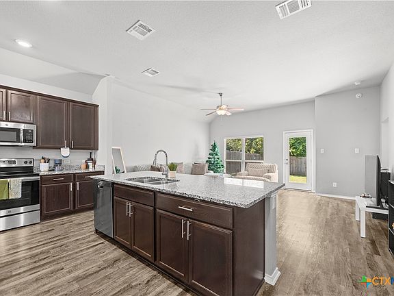 5th image of 706 Hobby Rd