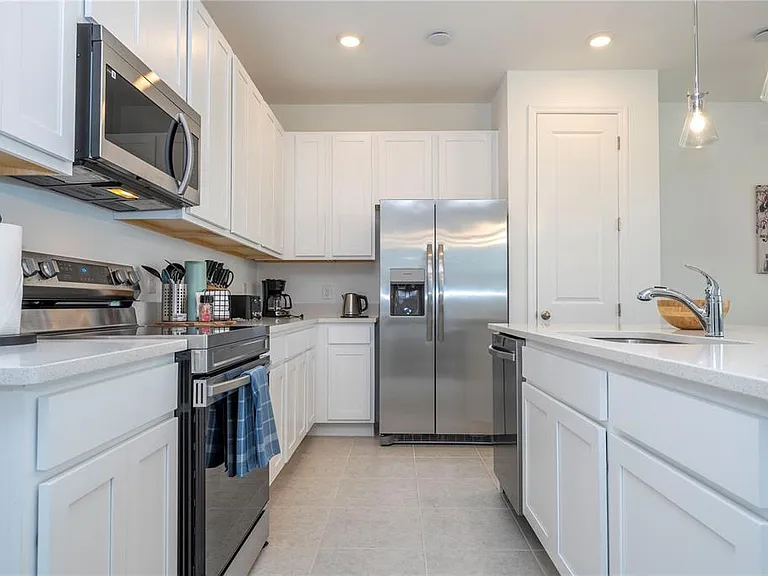 686 Longboat Dr — Photo 11