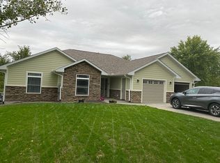 2115 Idaho Dr, Pella, IA 50219