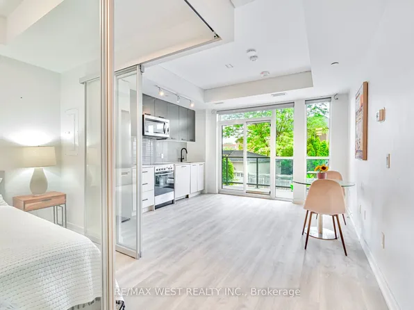 2300 Saint Clair Ave W #211, Toronto, ON M6N 1K8