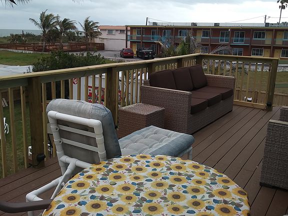 Deck - upstairs