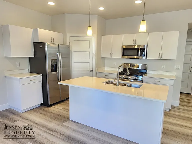 683 E Eureka Aly — Photo 10