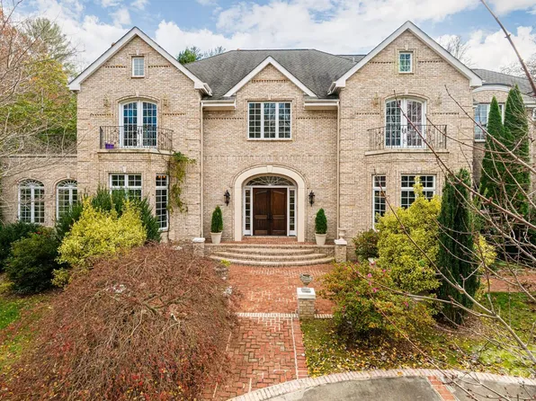 150 Rainbow View Dr, Fletcher, NC 28732