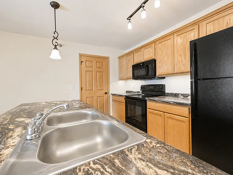 Berry Pointe Luxury Apartments — Photo 37