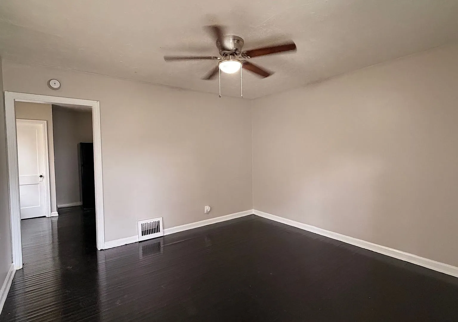 235 N Oakland Ave — Photo 1