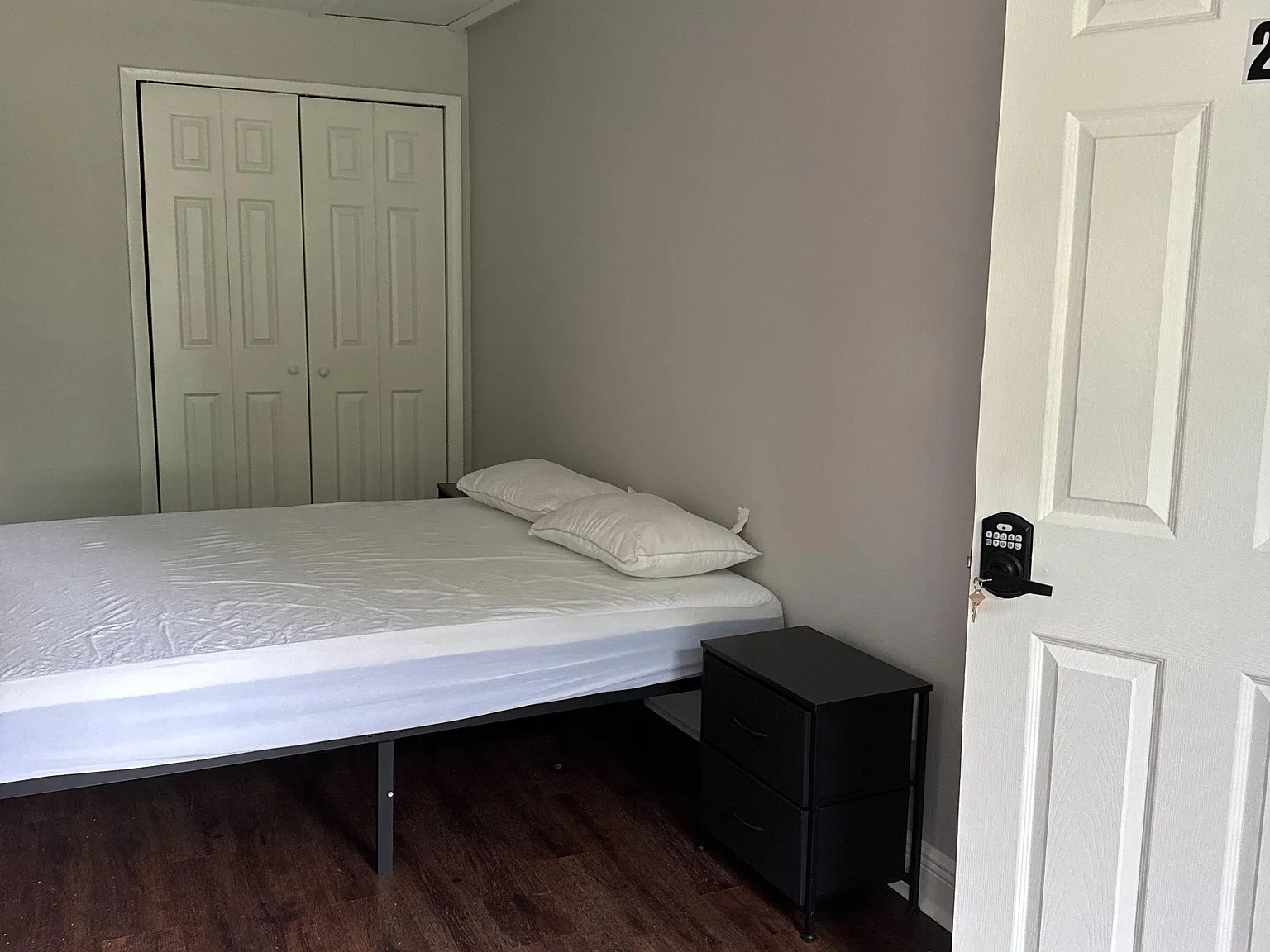 4 bed, 3.0 bath, 1400 sqft, $1,299 — Photo 2