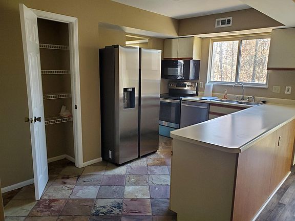 4th image of 108 Bennington Common Ct