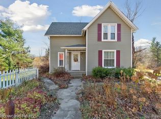 1716 E Wardlow Rd, Highland, MI 48356