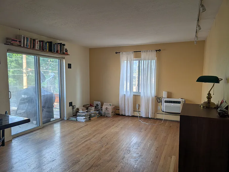 Living area (with the kitchen behind the camera)