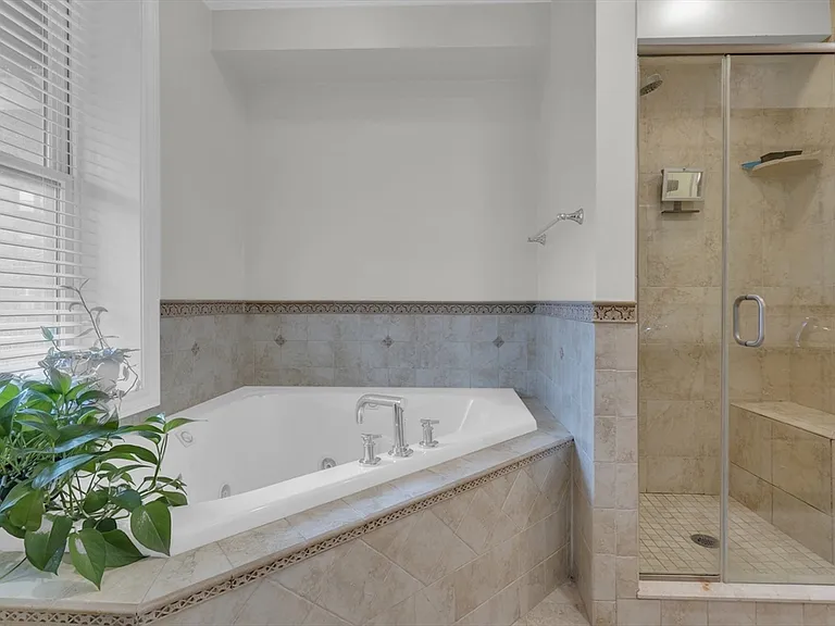 26 Yarmouth St #1 — Photo 15