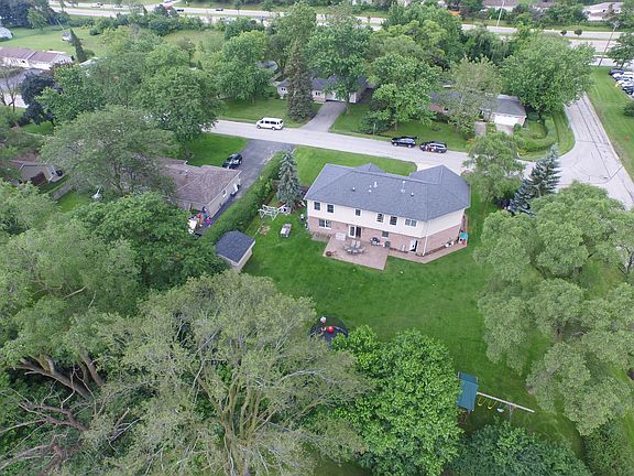 4th image of 130 Hawthorne Ln
