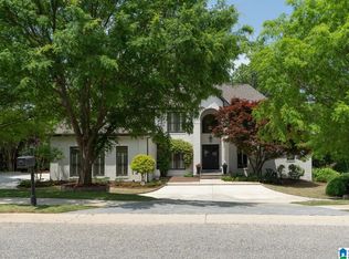 1557 Woodridge Pl, Vestavia Hills, AL 35216