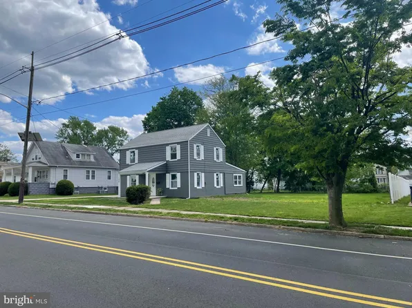 136 S Fellowship Rd, Maple Shade, NJ 08052