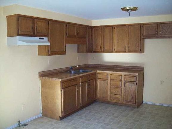 2nd image of 3275 Fernwood Dr