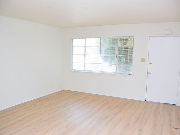 5th image of 218A S 14th St