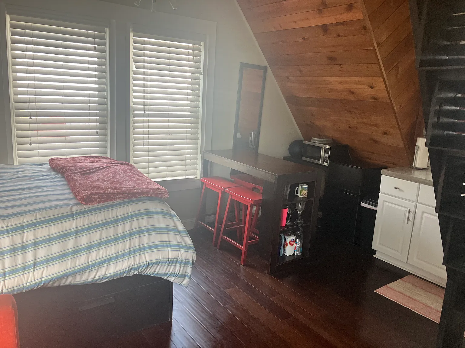 2 bed, 800 sqft, $2,100 — Photo 3