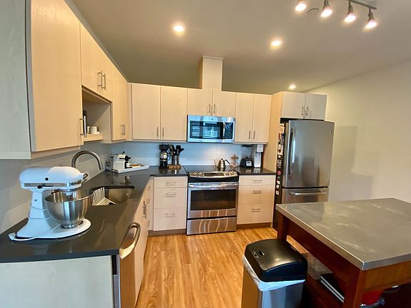 4th image of 109 12th Ave E Unit 204