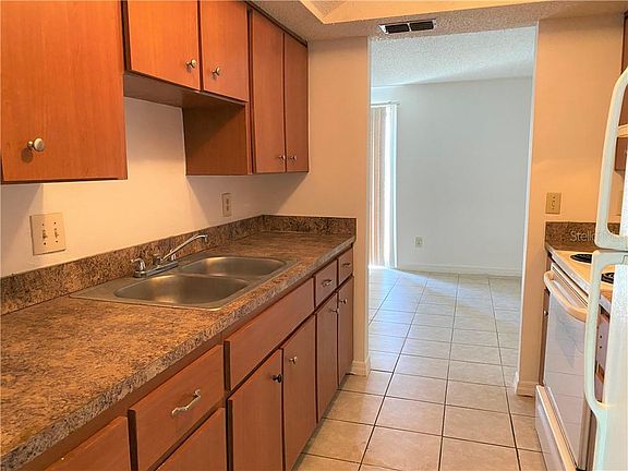5th image of 4903 Silver Oaks Vlg #B