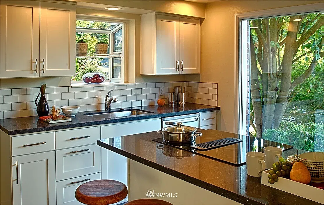 3 bed, 2000 sqft, $4,550 — Photo 4