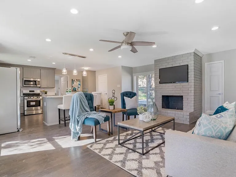 1131 Forester Dr — Photo 3