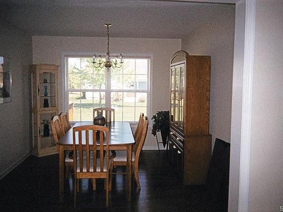 4th image of 21 Vassar Dr