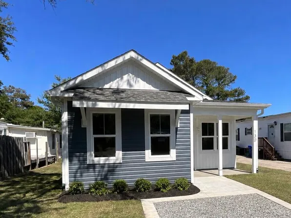 130 NE 75th Street, Oak Island, NC 28465