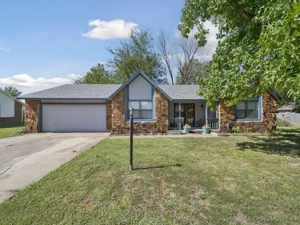 9333 E Apple Ln, Claremore, OK 74019