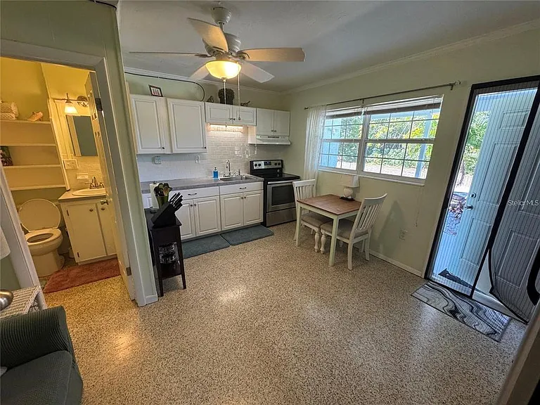 104 Base Ave W #C — Photo 4