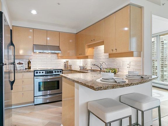 3rd image of 1009 Expo Blvd #2803
