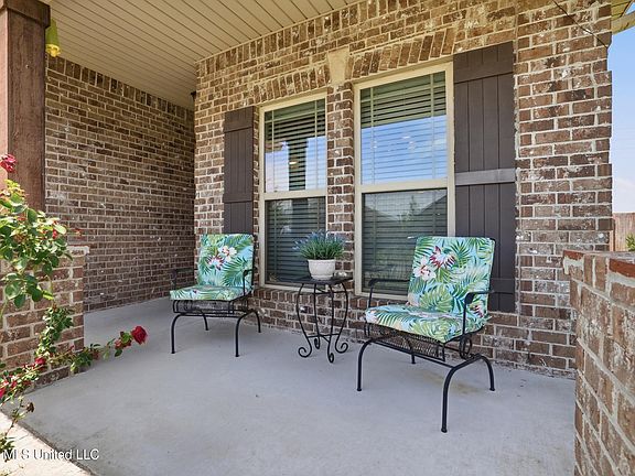 5th image of 125 Clear Springs Cir