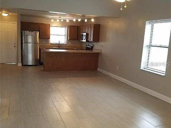 4th image of 305 Sherborne Ln