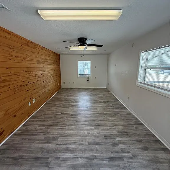 306 N Iona Ave — Photo 1