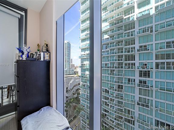 4th image of 31 SE 6th St APT 1506