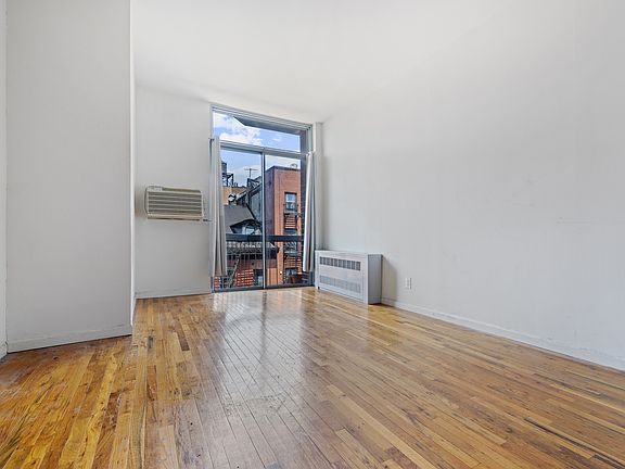 3rd image of 184 Thompson St APT 4P
