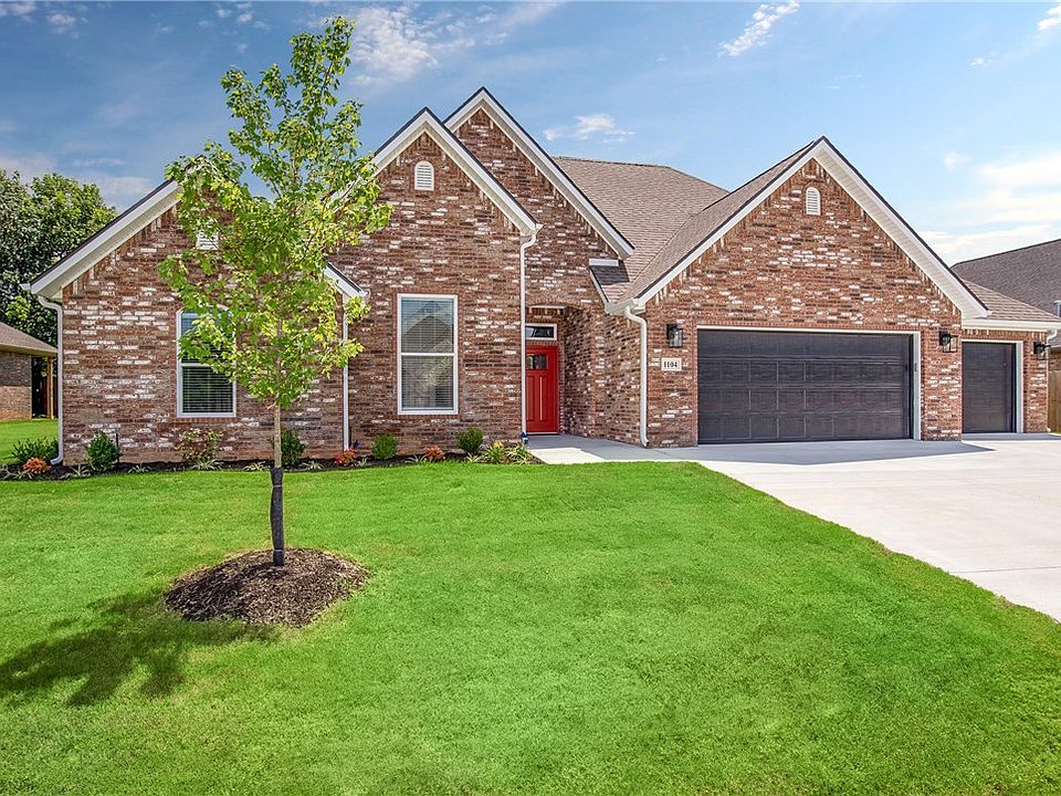 1st image of 1104 Sandalwood Pl