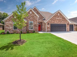 1104 Sandalwood Pl, Rogers, AR 72758