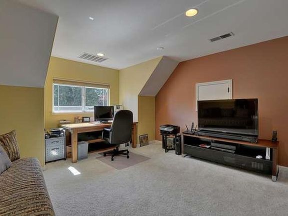 2nd image of 1462 Hicks Ave