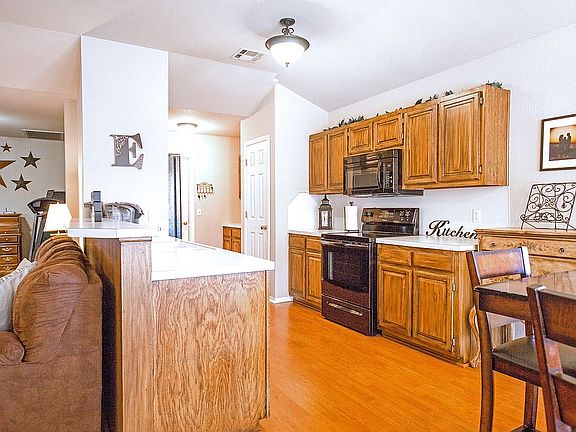 3rd image of 1016 E 131st Pl