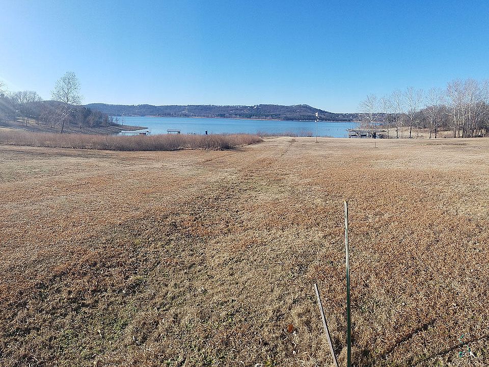 2nd image of 892 Parkview Dr