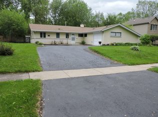 1821 Warwick Ln, Schaumburg, IL 60193