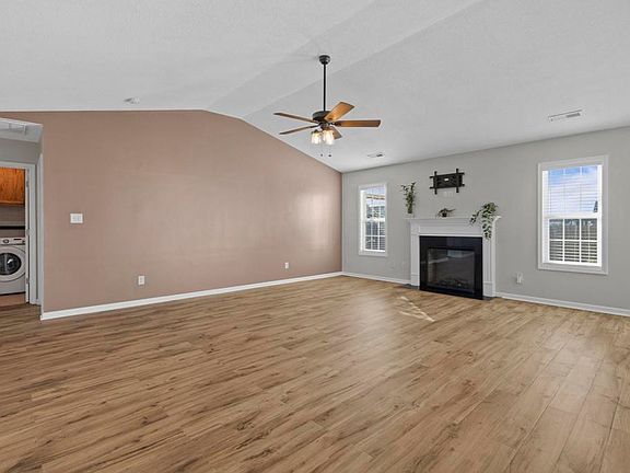 4th image of 302 Aquamarine Cir