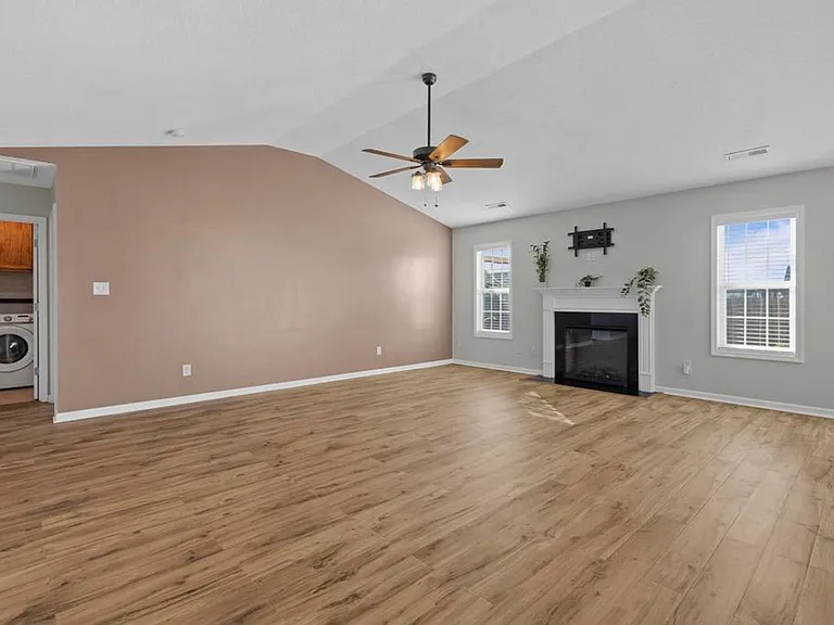 302 Aquamarine Cir — Photo 4