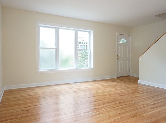 2nd image of 1318 W Touhy Ave