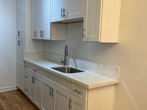 3rd image of 1642 Lyman Pl #107
