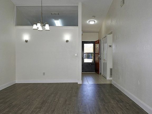 4th image of 1382 Hendren Dr