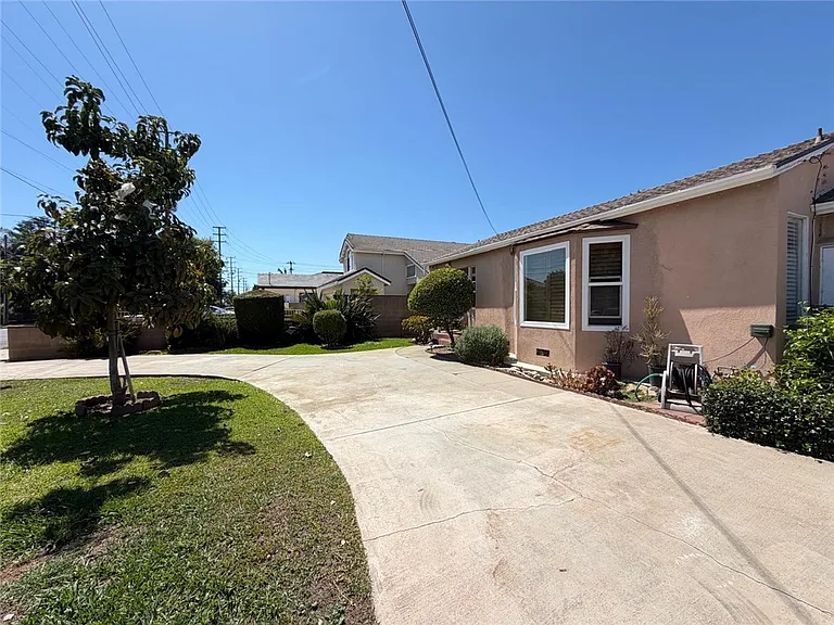10623A Olive St — Photo 16