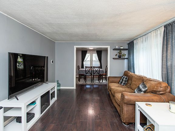 3rd image of 206 N Worth Ave
